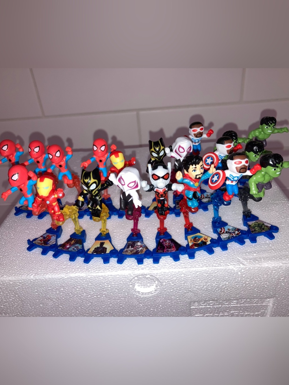 (FREE W/ BUNDLE) Marvel Superhero Mini Figurine Toys Set (20pc?)